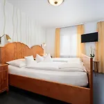 デザイン ブティック ボスティーン 4*